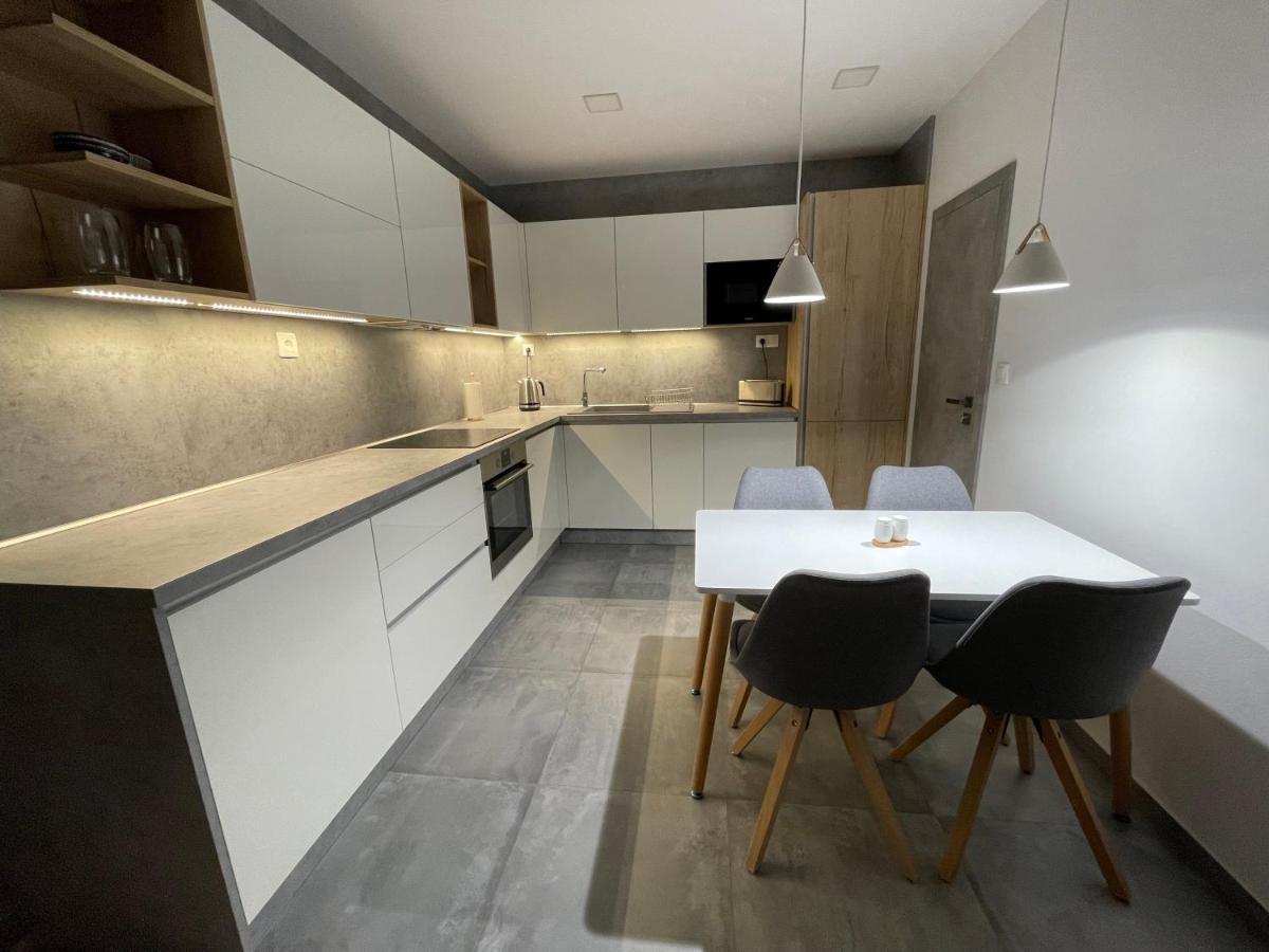 Greenbay Apartment With Free Parking Trenčín 외부 사진