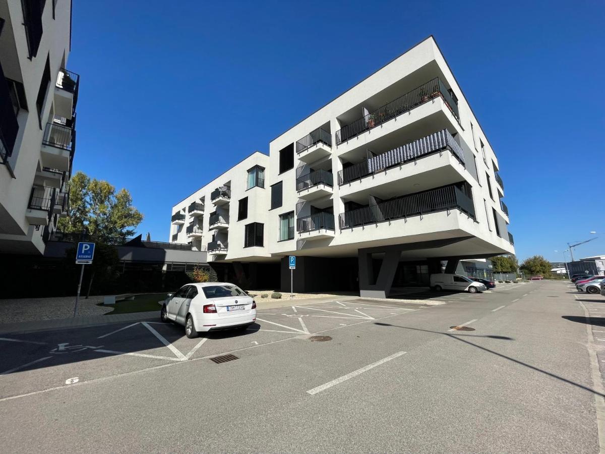 Greenbay Apartment With Free Parking Trenčín 외부 사진