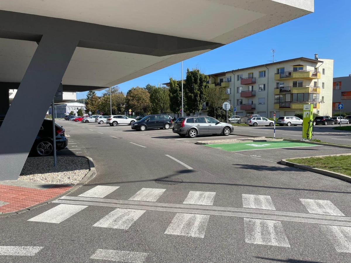 Greenbay Apartment With Free Parking Trenčín 외부 사진